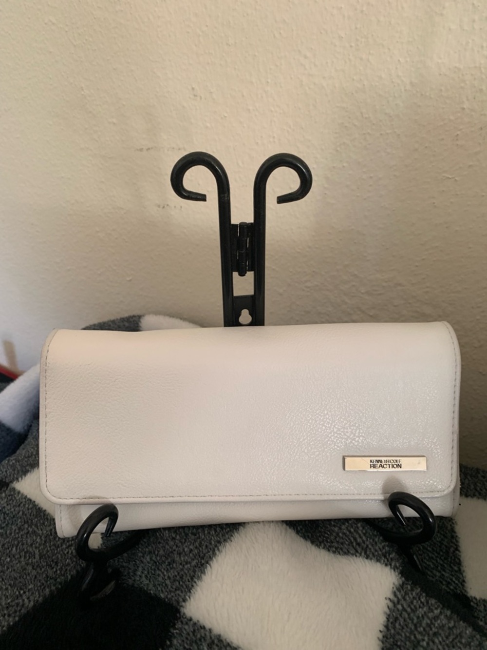 Kenneth Cole Reaction white wallet